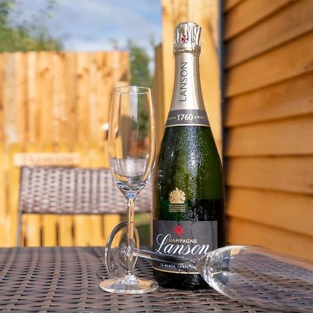 Вілла Apple - Luxury Cabin In The Cotswolds Alderton  Екстер'єр фото