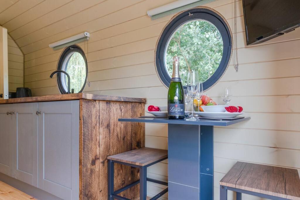 Вілла Apple - Luxury Cabin In The Cotswolds Alderton  Екстер'єр фото